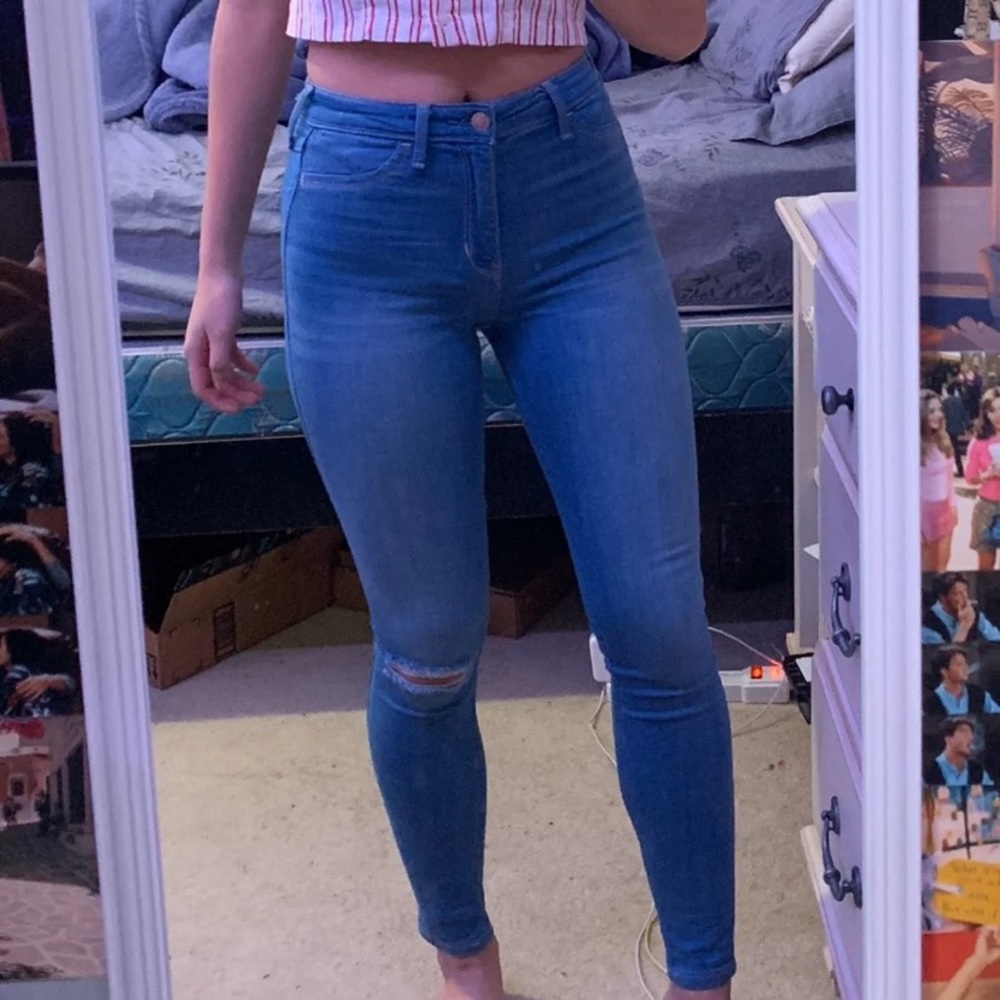 hollister light wash blue jeans